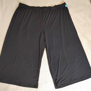 east 5th Crop Pants Size 3X Plus Black.